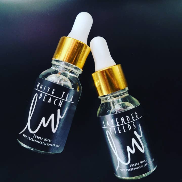 Huiles LUX pour la vente par Luxury Wicks Candle Co.