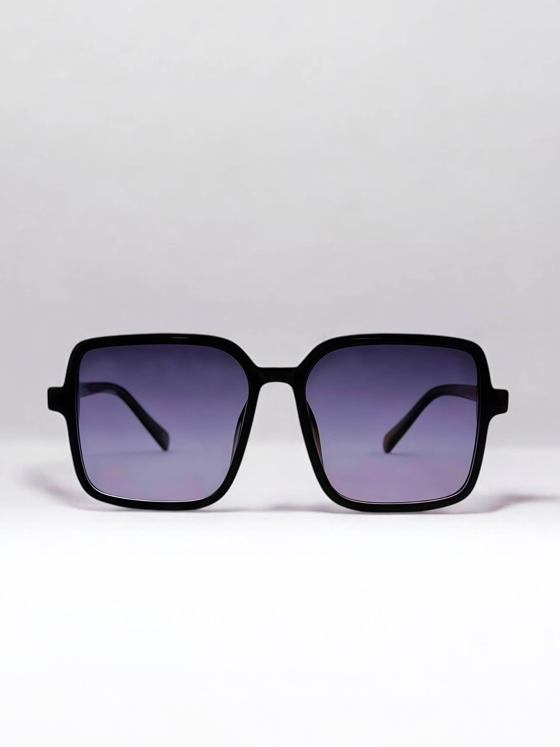 Black CV2523 sunglasses for wholesale on Faire