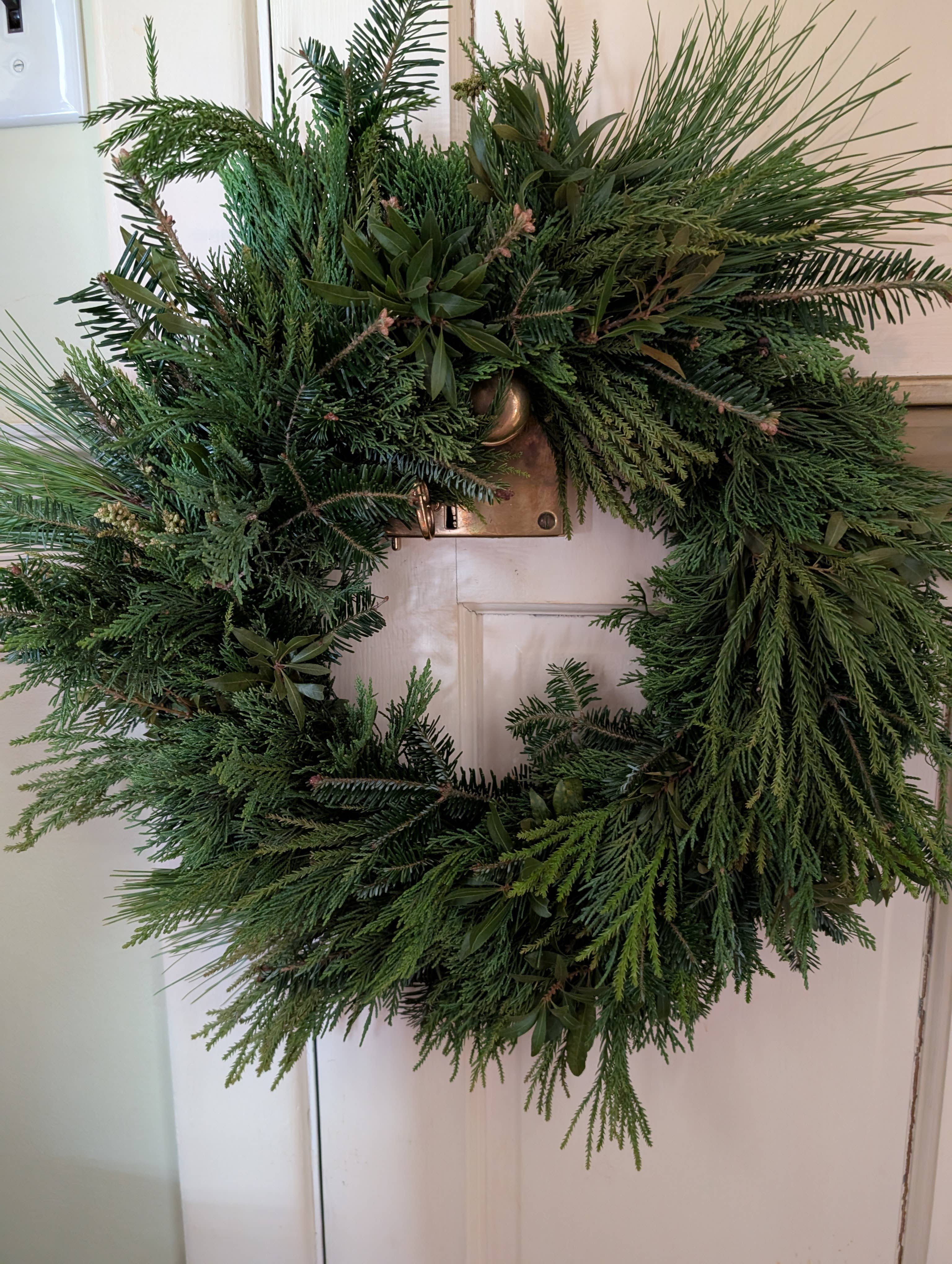 Lucknow Southern and Company - Vente Couronne - La couronne hivernale classique de Lucknow Southern Fresh Evergreens8