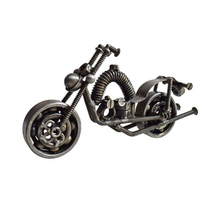 Modelmotorcykel lavet af genbrugte cykeldele 18 x 10 x 3,5 cm for engroshandel hos Shared Earth