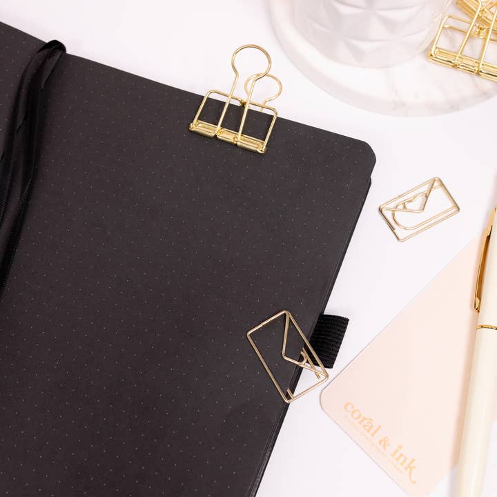 Carnet à puces Snowflake Polaroid A5 à pages noires pour la vente par Coral and Ink