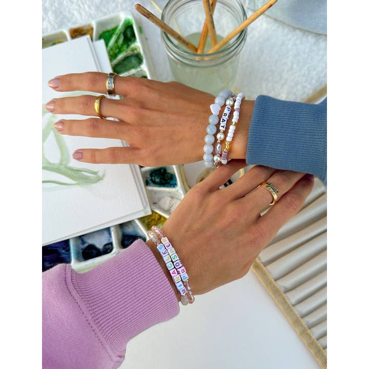 Elevated Faith - Wholesale Beaded Bracelet - Pray Pearl Letter Bracelet