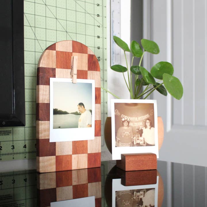 Honeywood - Wholesale Picture Frame - Cambré Wooden Checkered Photo Display1