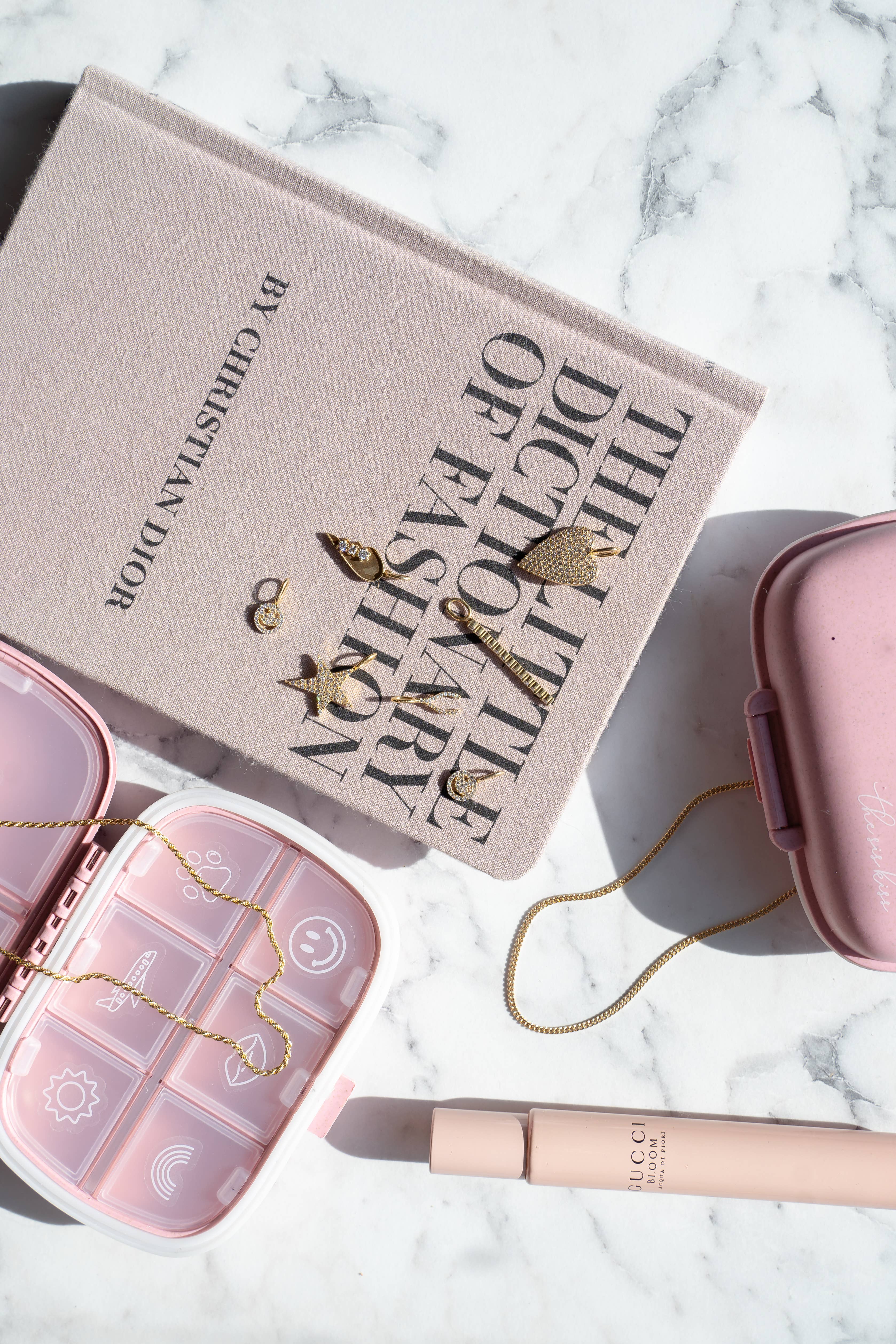 The Sis Kiss – Großhandel Pillendosen – The Pill Box Charm Kit mit Aufklebern4