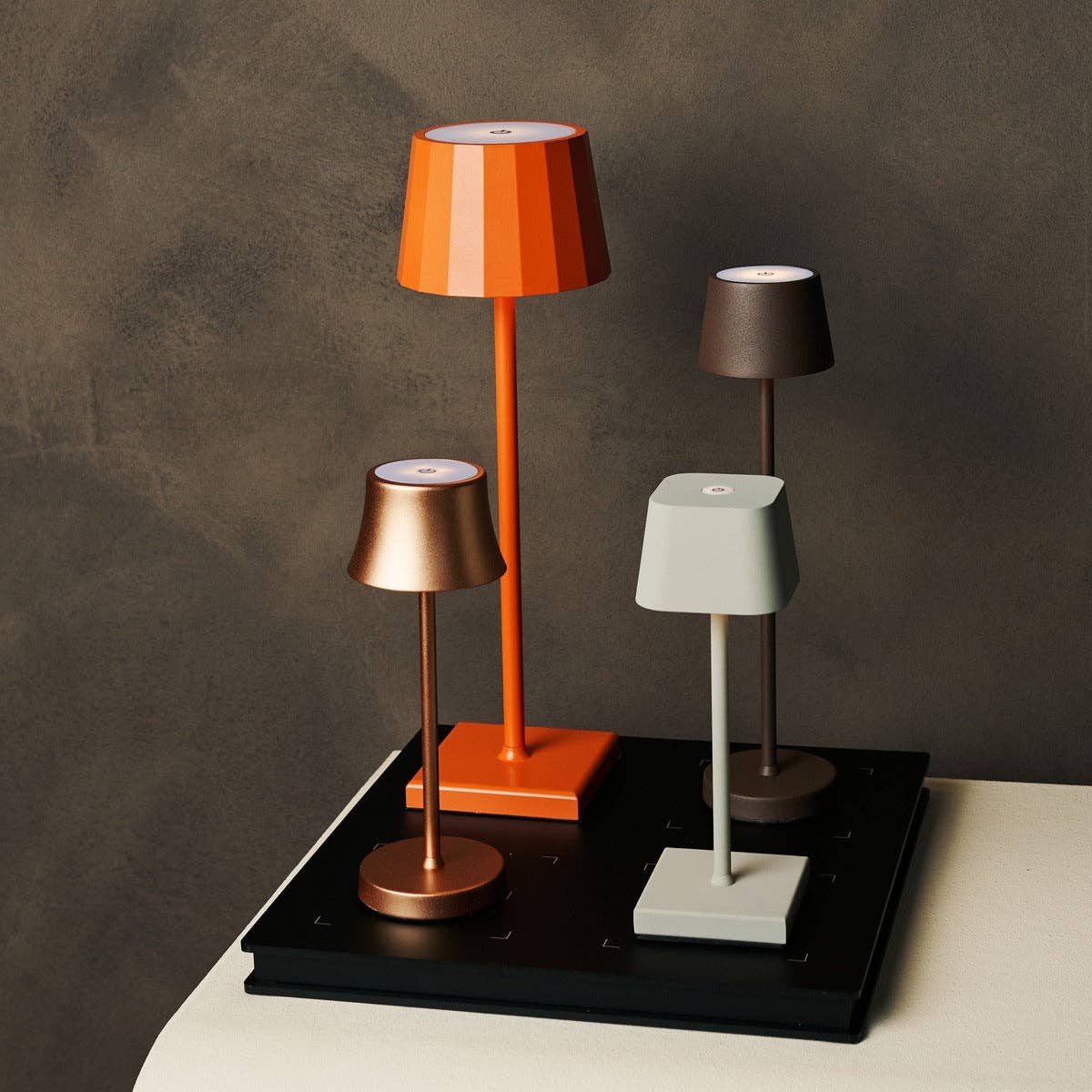 Tavellio - Wholesale Charging Cable - Amstel Station Professional Wireless Charging Station with 4 Charging Ports | Easy & Functional with Qi-Technology5