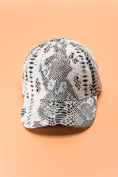 JOSSLYN by wall to wall - Wholesale Baseball Cap - Women's - ANIMAL PRINT BASE BALL CAPS  | 40HW7109