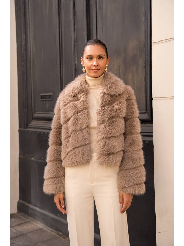 Attentif Paris - Wholesale Fur/Faux Fur Coat - Women's - Short faux fur coat with long hair and oblique stripes7