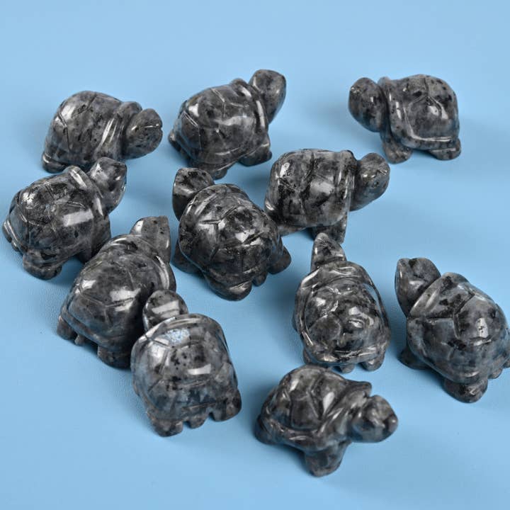 Figurine en cristal de tortue sculptée en labradorite Larvikite de 1,5 po et 2 po pour la vente par ilovebeadsusa