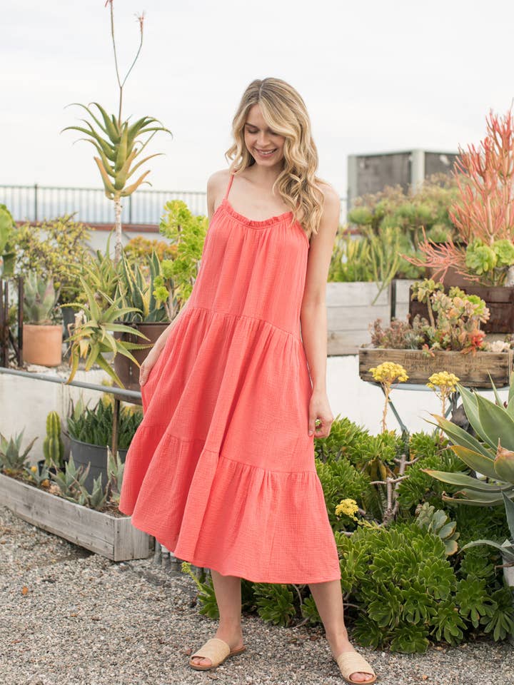 Gestuftes Kleid aus Baumwollgaze mit Rüschen für den Großhandel von Dolly Jolly