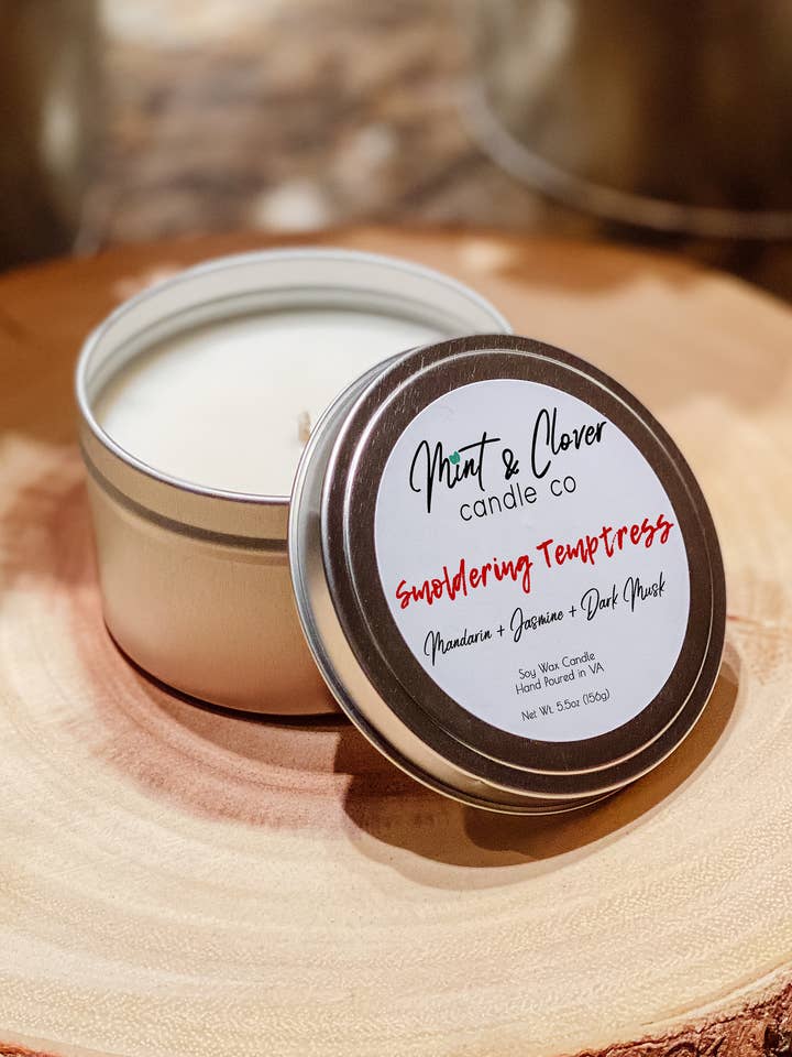 Smoldering Tempress - Vela perfumada de cera de soja para venta al por mayor de Mint & Clover Candle Co