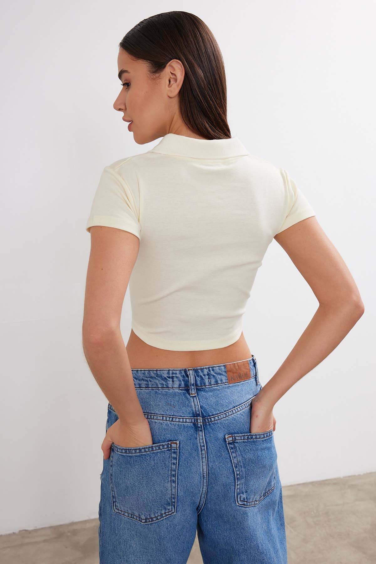 VAV NEW YORK – Engroshandel Polo - Dame – Dame polo-neck cropped t-shirt med kort snit1