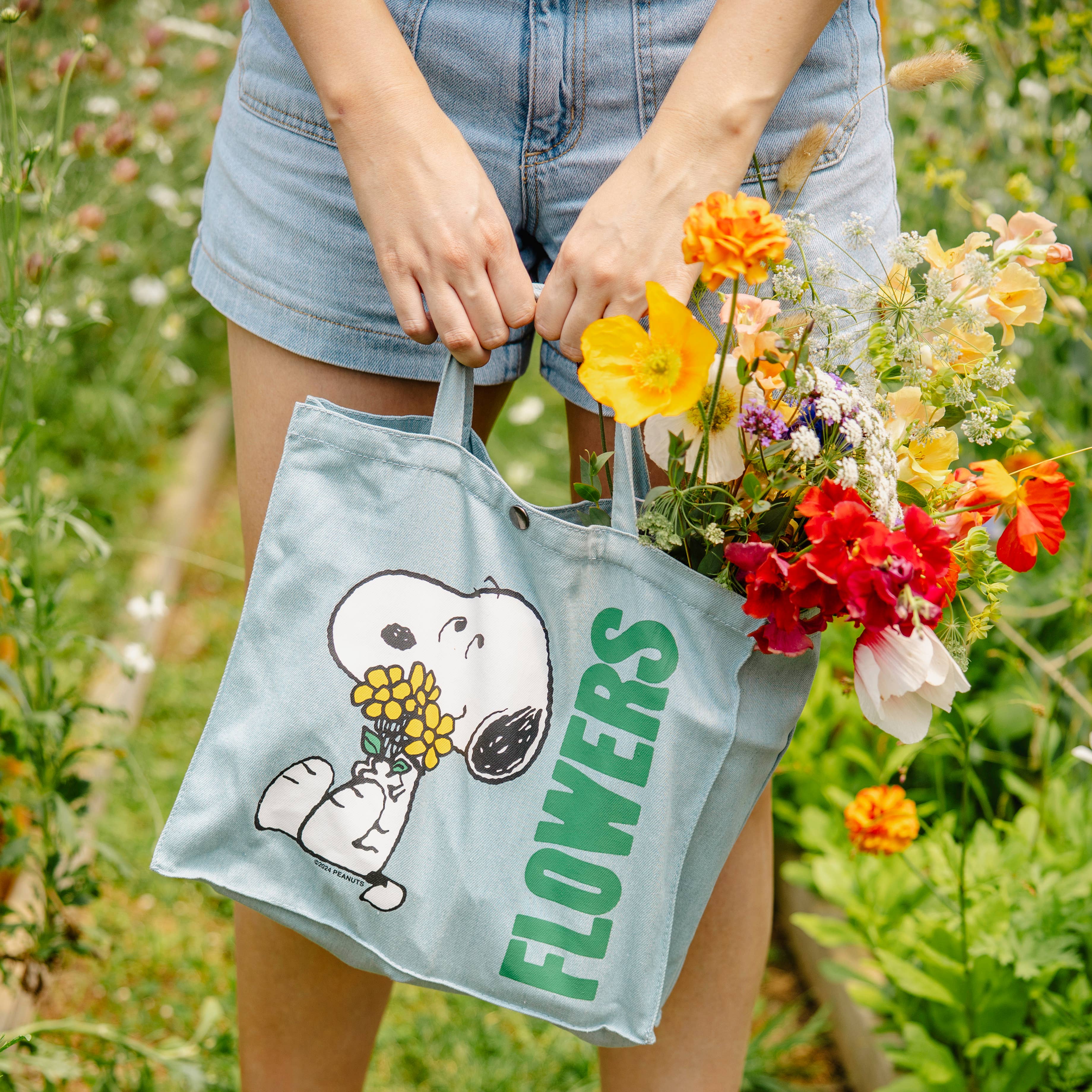 Three Potato Four - Wholesale Tote Bag - Unisex - 3P4 x Peanuts® - Snoopy Flowers Vintage-Style Market Tote2