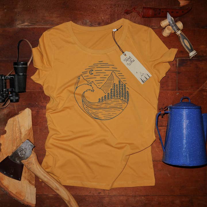 Woman Shirt "Waves, Woods & Mountains" Ochre for engroshandel hos Ticket To The Wild