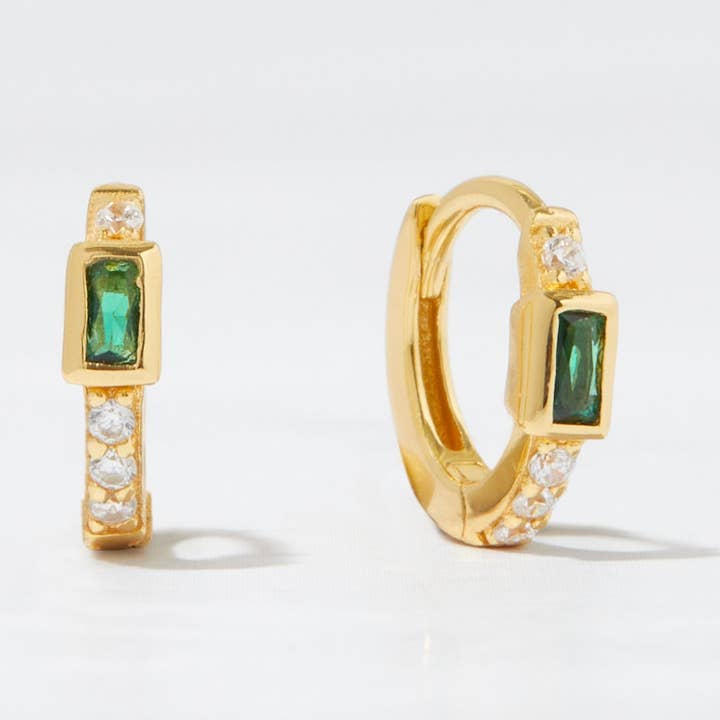 Sami Jewels – Großhandel Huggie-Ohrring – Smaragd-Baguette-Huggie-Ohrringe0