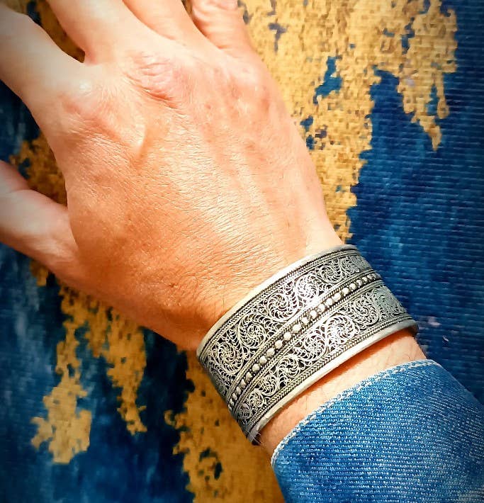 Unique Brand – wholesale Manschettarmband – Lamahi tibetansk armband1