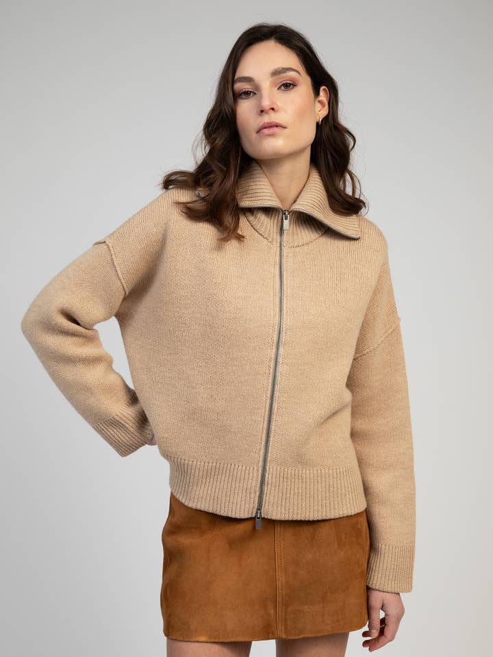 BALICE VEST beige for wholesale by Maison Anje