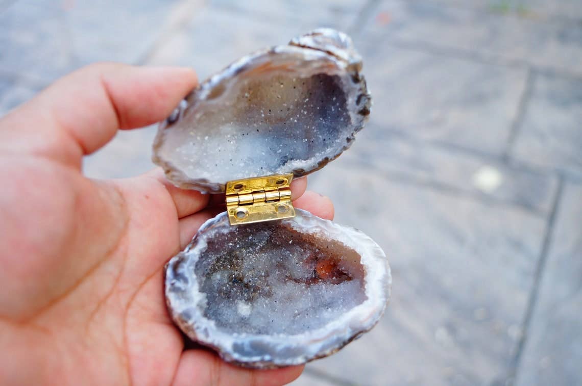 The Crushed Crystal – Organizador/caixa de joias por atacado – Caixa de anel de geodo cinza natural - caixa de geodo grande - caixa druzy - proposta secreta - ideias de propostas - anel de noivado1