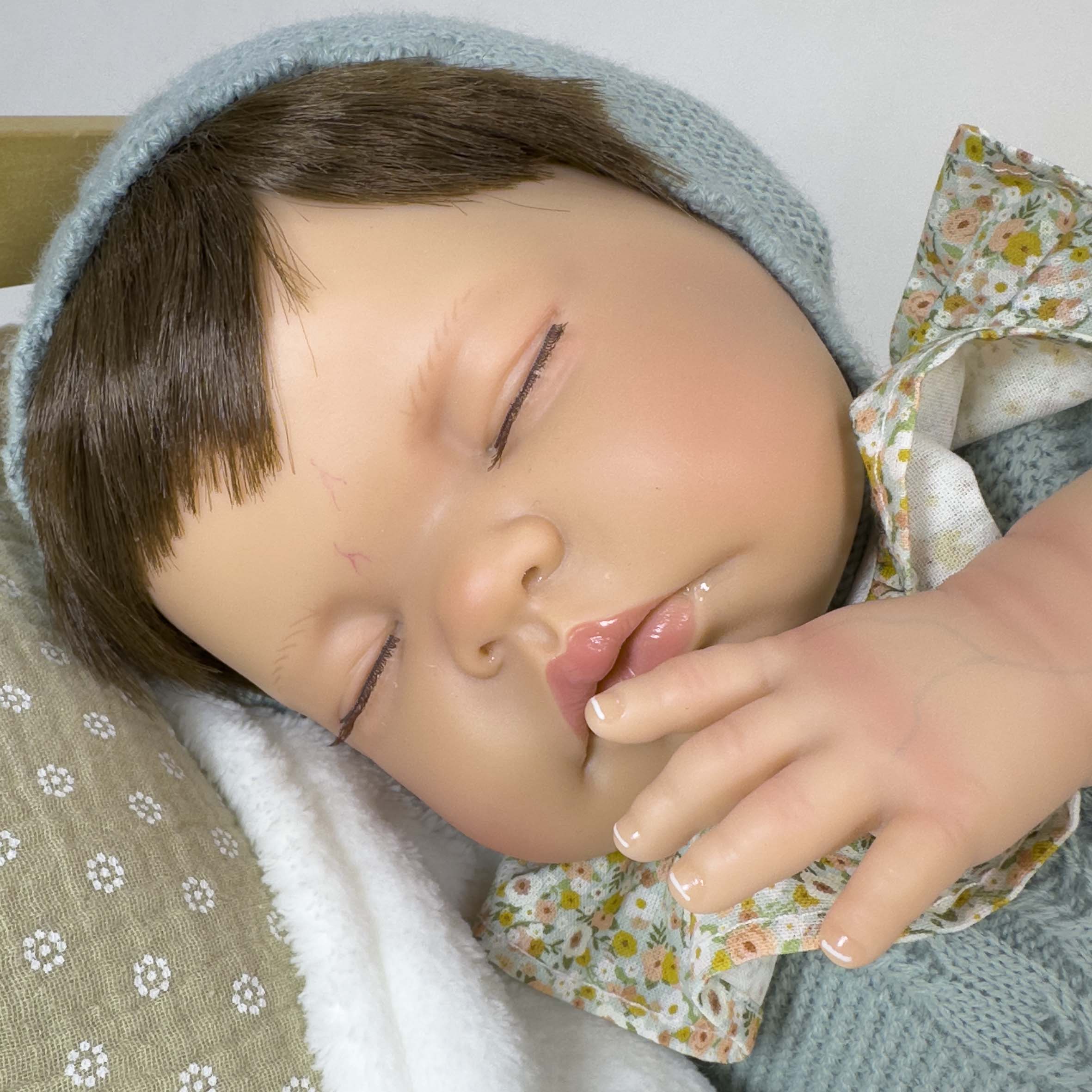 Nines Artesanals d'Onil Dolls - Vente Poupée – enfant - POUPÉE SANDRA PREMIUM REBORN VERTE YEUX FERMÉS8