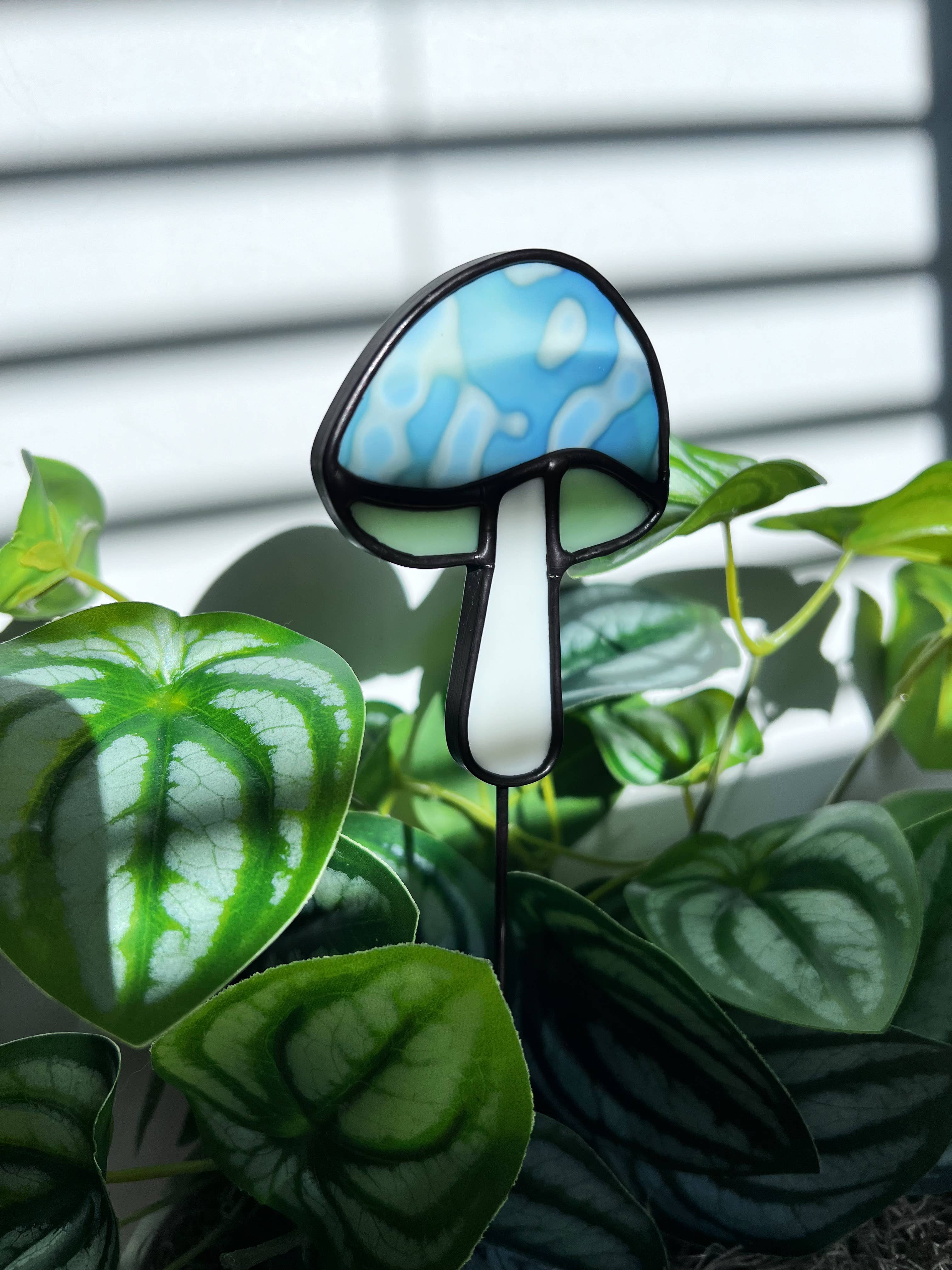 Wild Bloom Glass - Wholesale Garden/Lawn Stake - Mushroom Plant Stake Stained Glass | Plant Accessories3