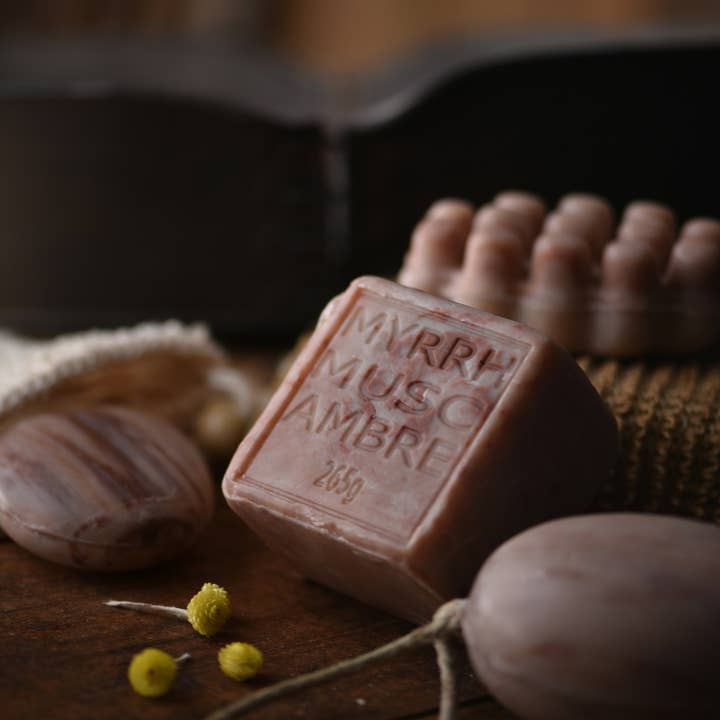 MAITRE SAVONITTO - Wholesale Bar Soap - Soap Cube Musk, Myrrh & Amber 260g1