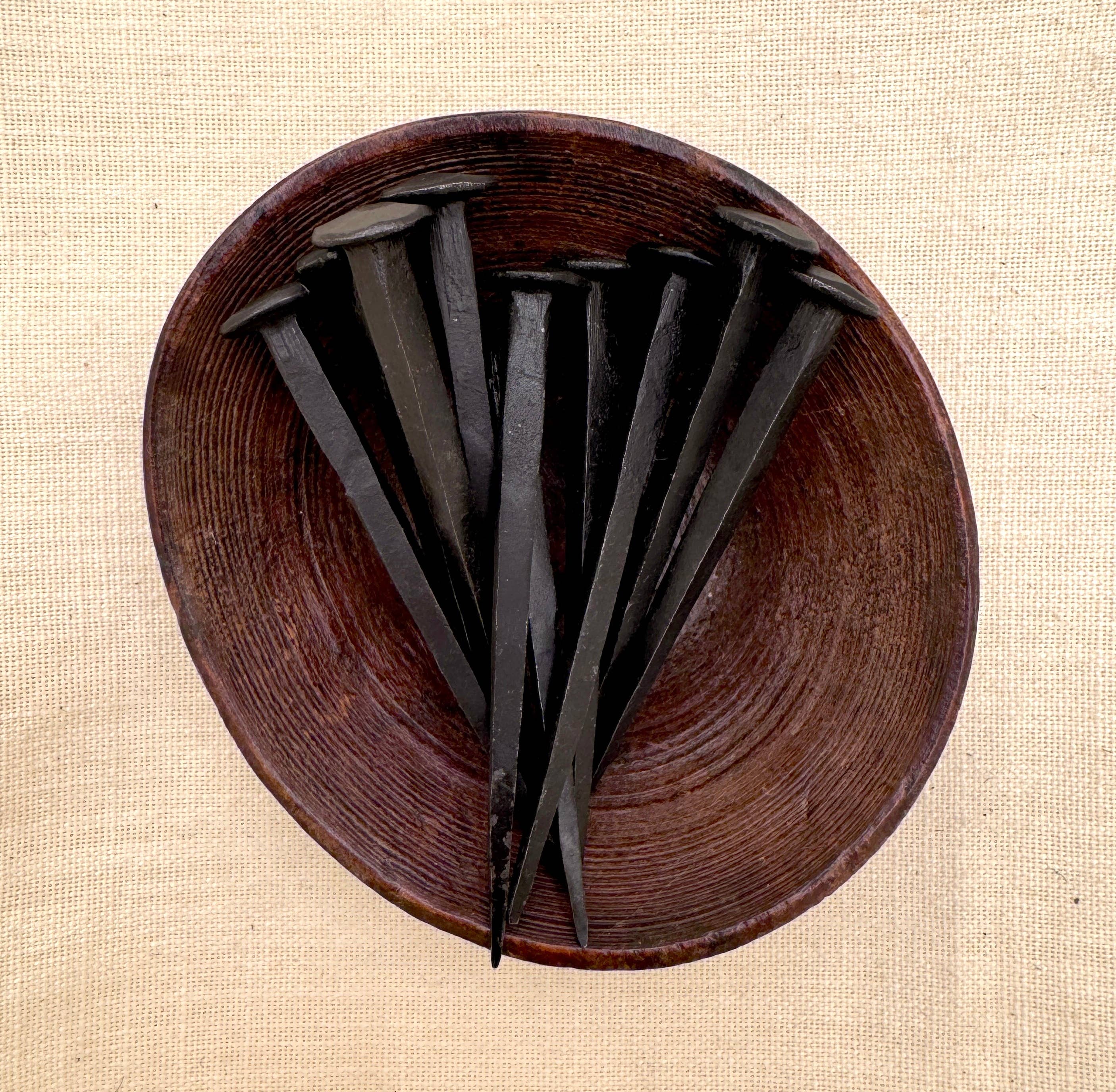 Tesoros Trading Company – Großhandel Wandhaken – Handgeschmiedeter mittlerer Nagel aus Indien1