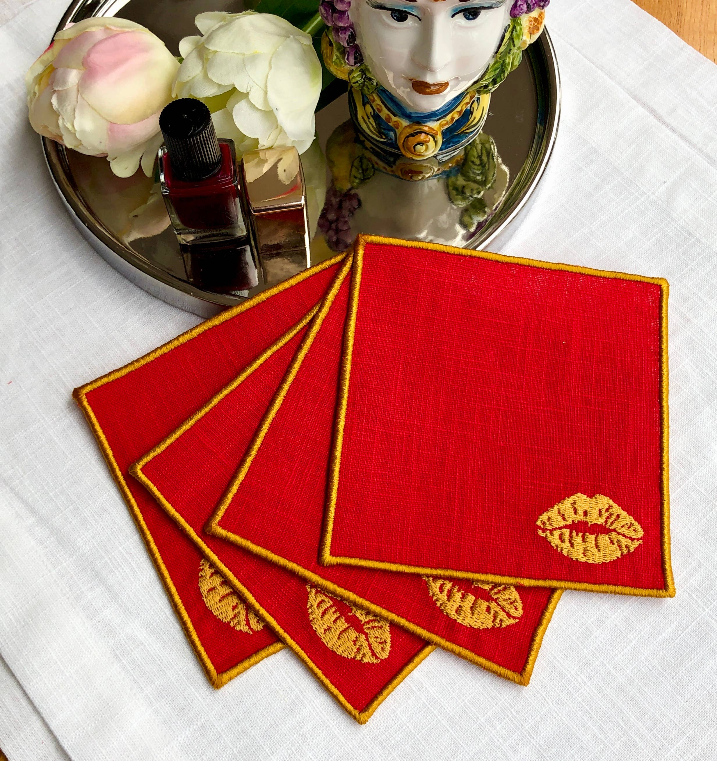 Belle Linen – Engroshandel Middags- og stofserviet – Sæt med 4 Valentine Røde Læber Linned Cocktailservietter6