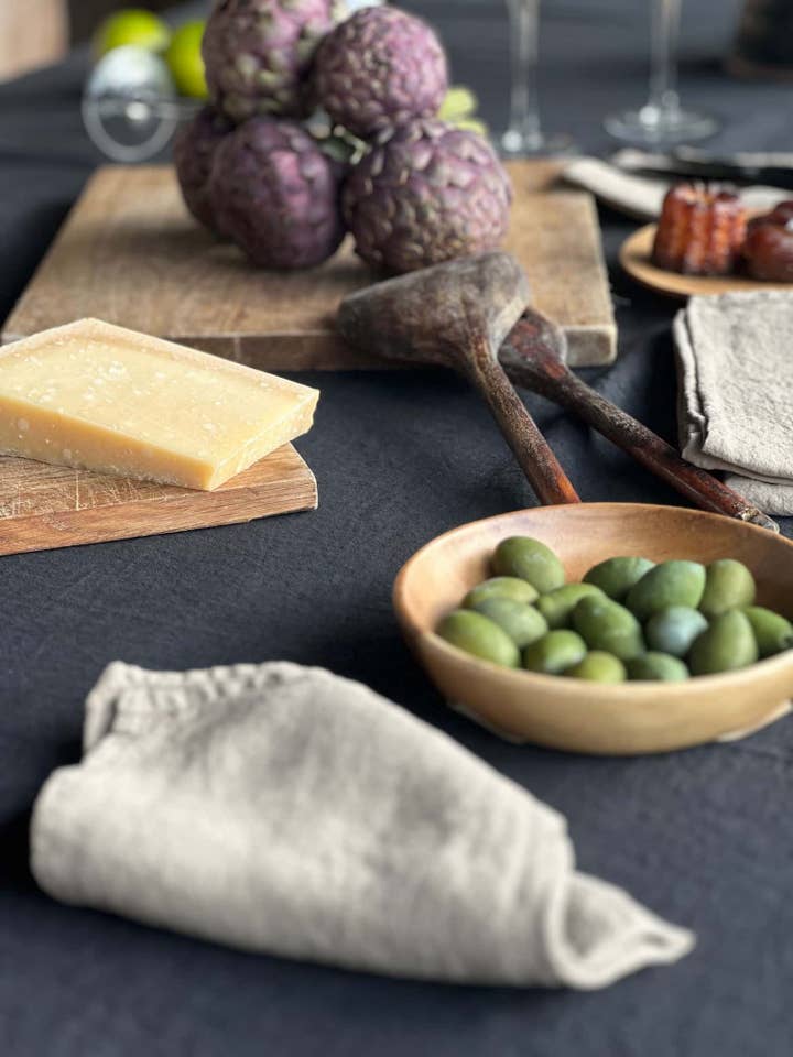 Washed linen tablecloth, charcoal black for wholesale by la draperie francaise