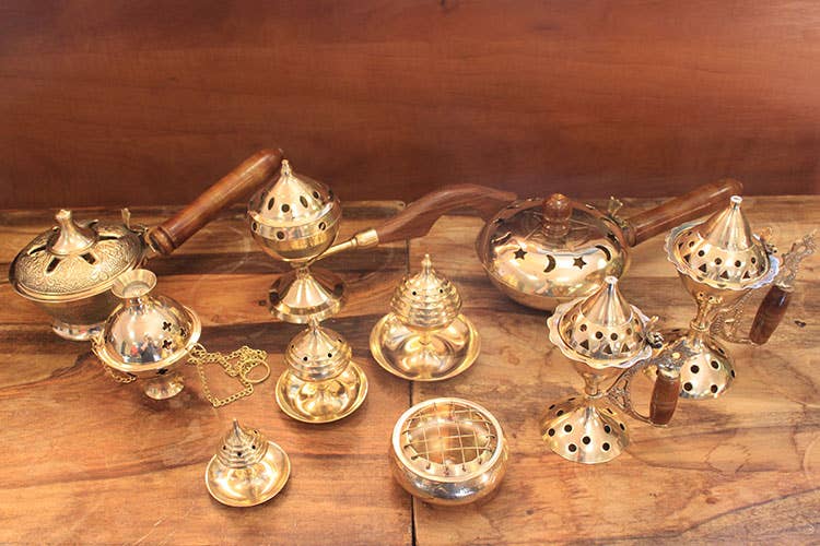 AWGifts Europe – Großhandel Räucherstäbchenhalter – Hängender Räuchergefäß aus Messing mit Pentagramm1