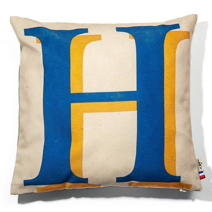 Housse de coussin alphabet lettre H pour la vente par Maron Bouillie