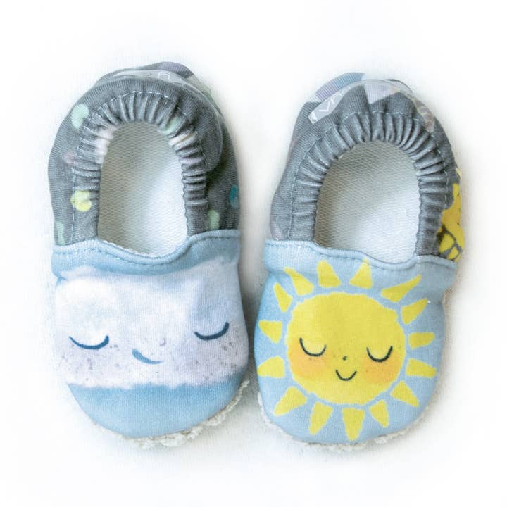 Zapatos de bebé con estampado de sol y nubes para venta al por mayor de Olly & Arya
