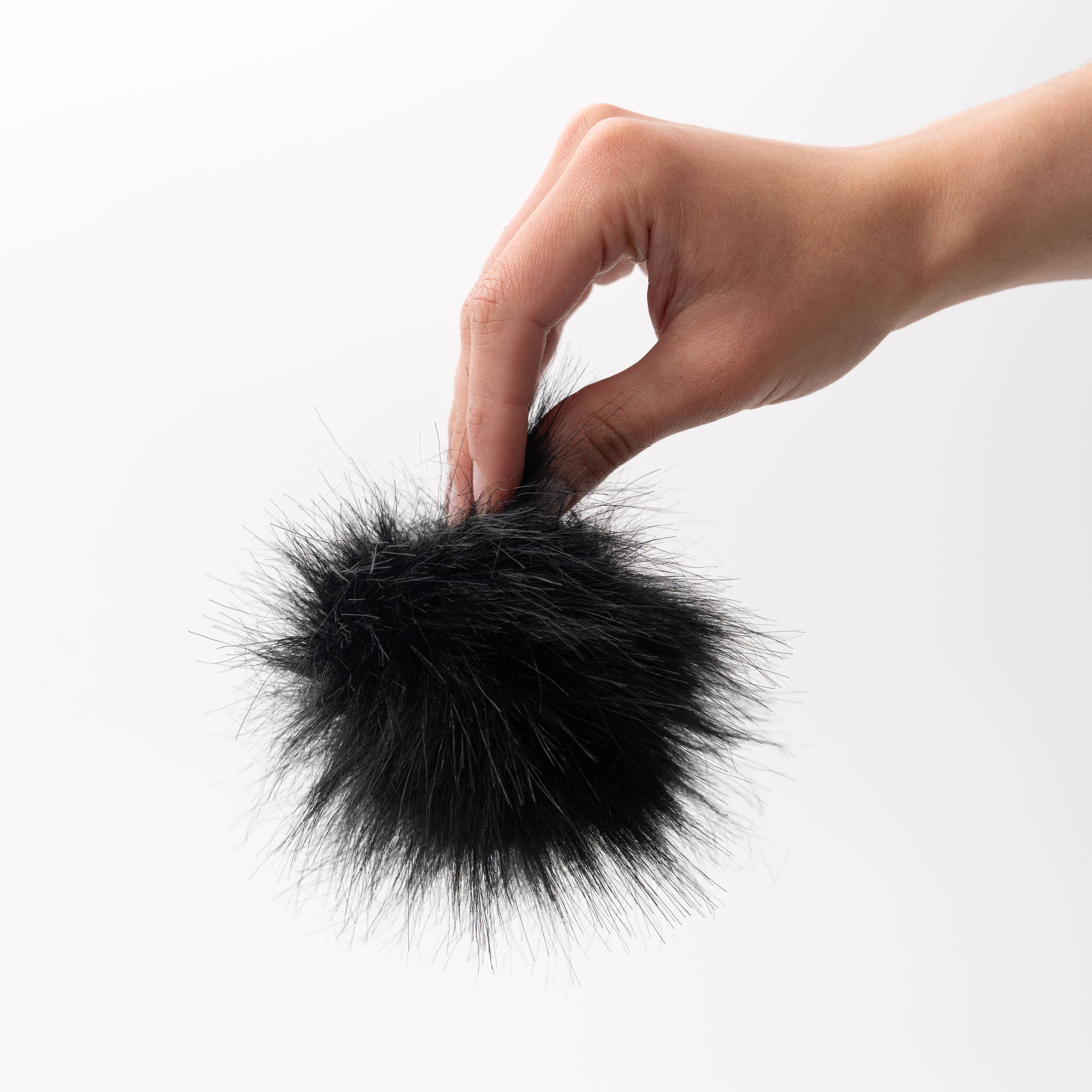 Wool Couture Company - Vendita all'ingrosso Kit per lavoretti fai da te - Pompon in pelliccia rosa, nero e crema1