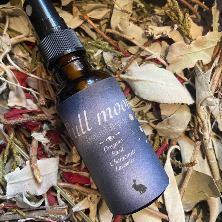 Spray d'ambiance à l'huile essentielle naturelle Pleine Lune pour la vente par The Hare And The Moon