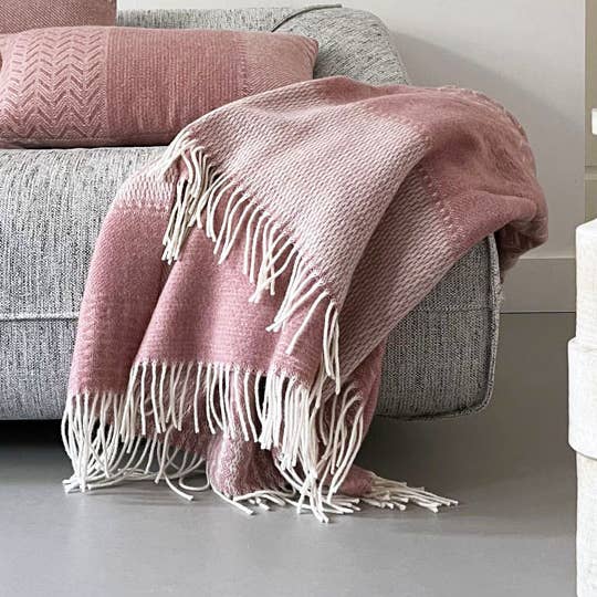 Uptown wool throw pink for wholesale by Malagoon