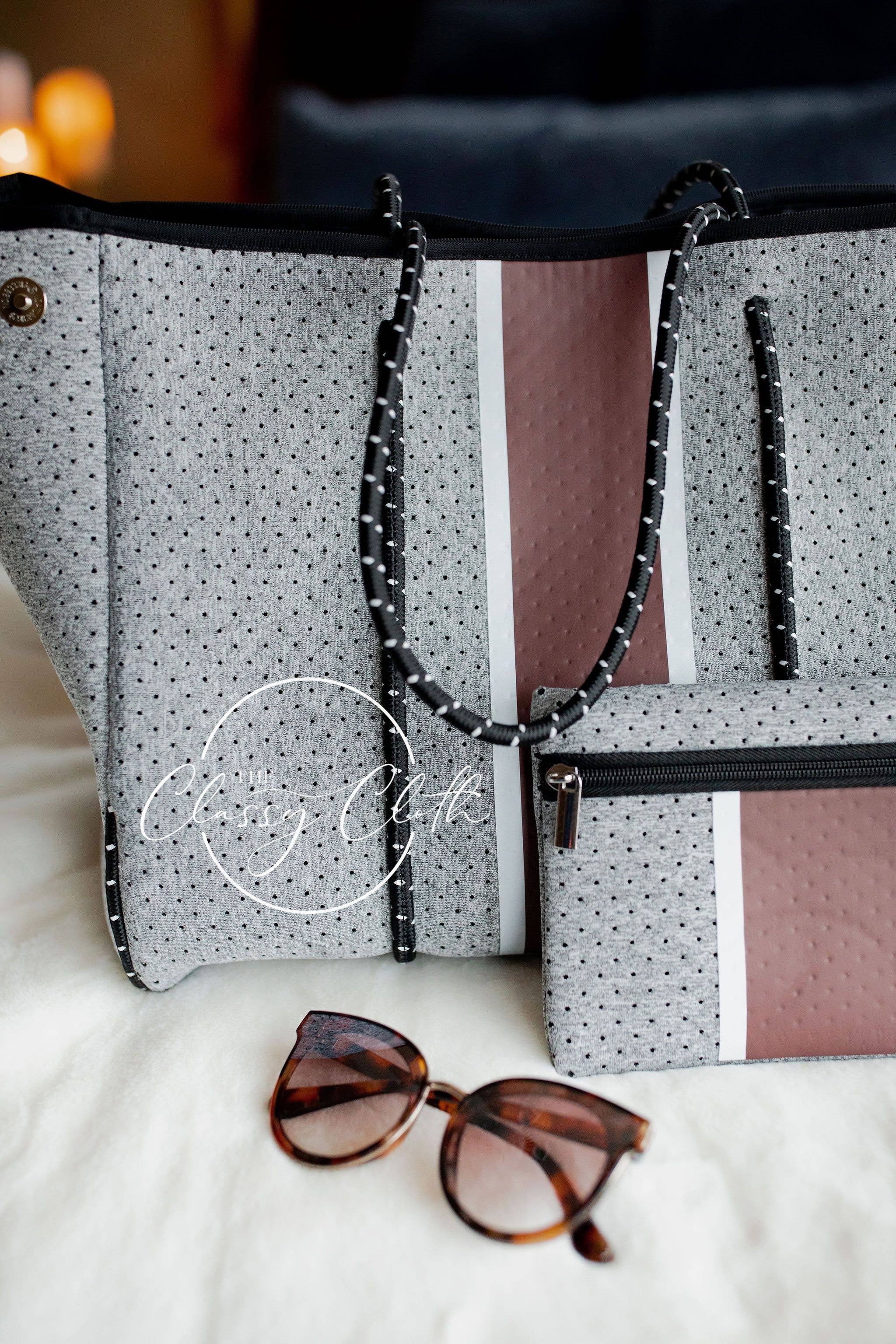 The Classy Cloth WS – Saco de praia por atacado – Bolsa de Praia - Cinza com Escuro Borgonha Central Stripe RTS2