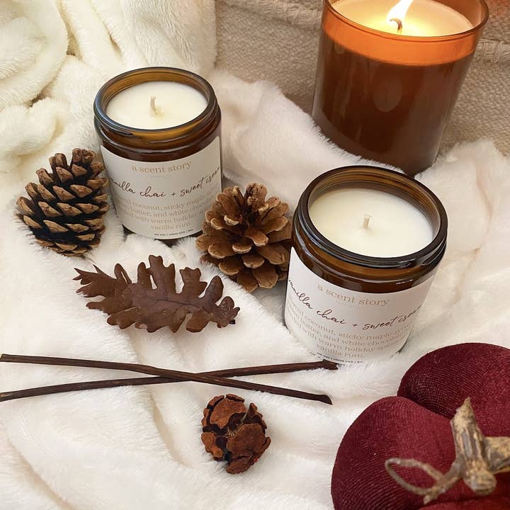 Vanilla Chai + Sweet Cream | Doftljus för wholesale av A Scent Story Candle Co