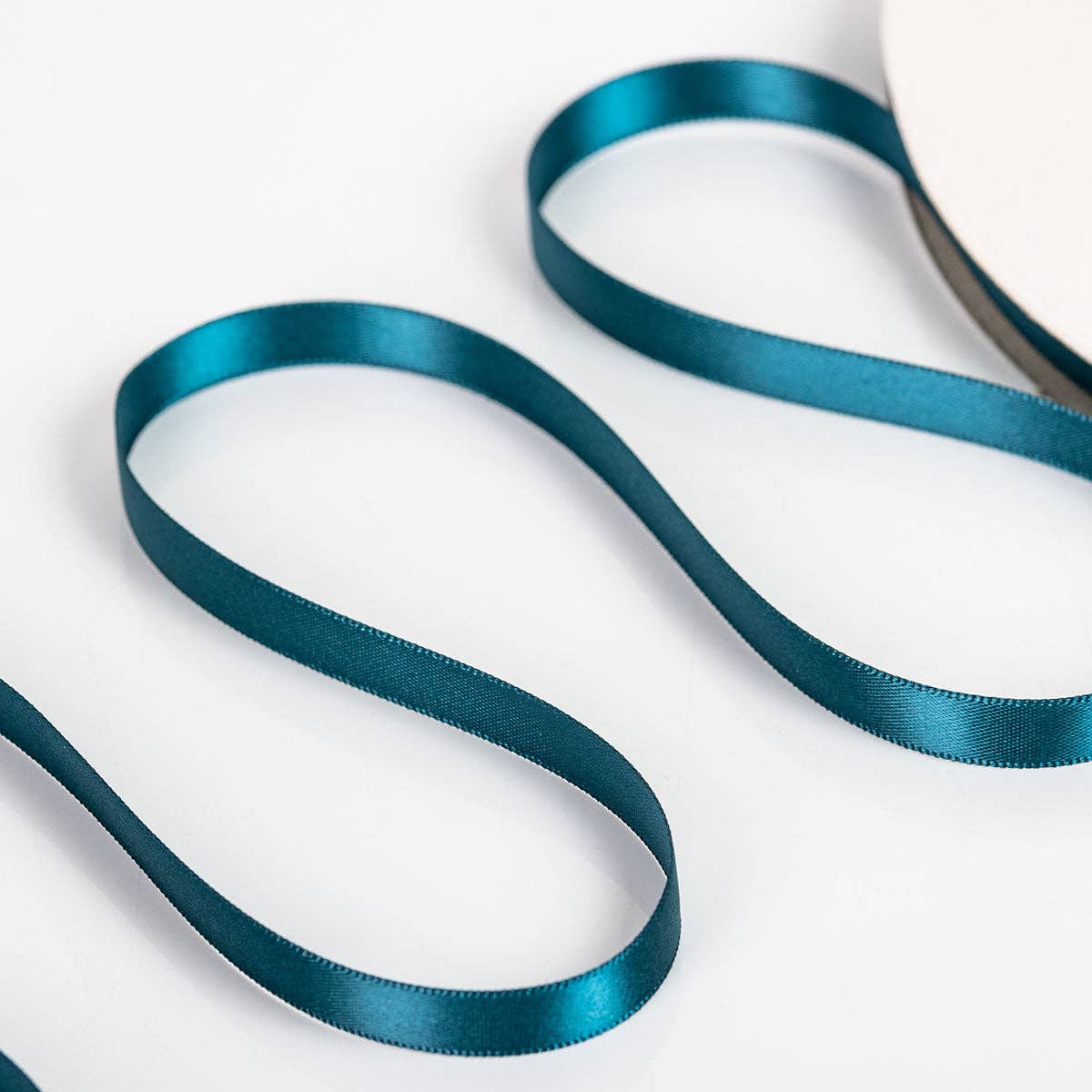 Little Ribbon Shop - Vente Ruban – emballage cadeau - Ruban de satin double face Peacock 301, rouleau de 100 verges0