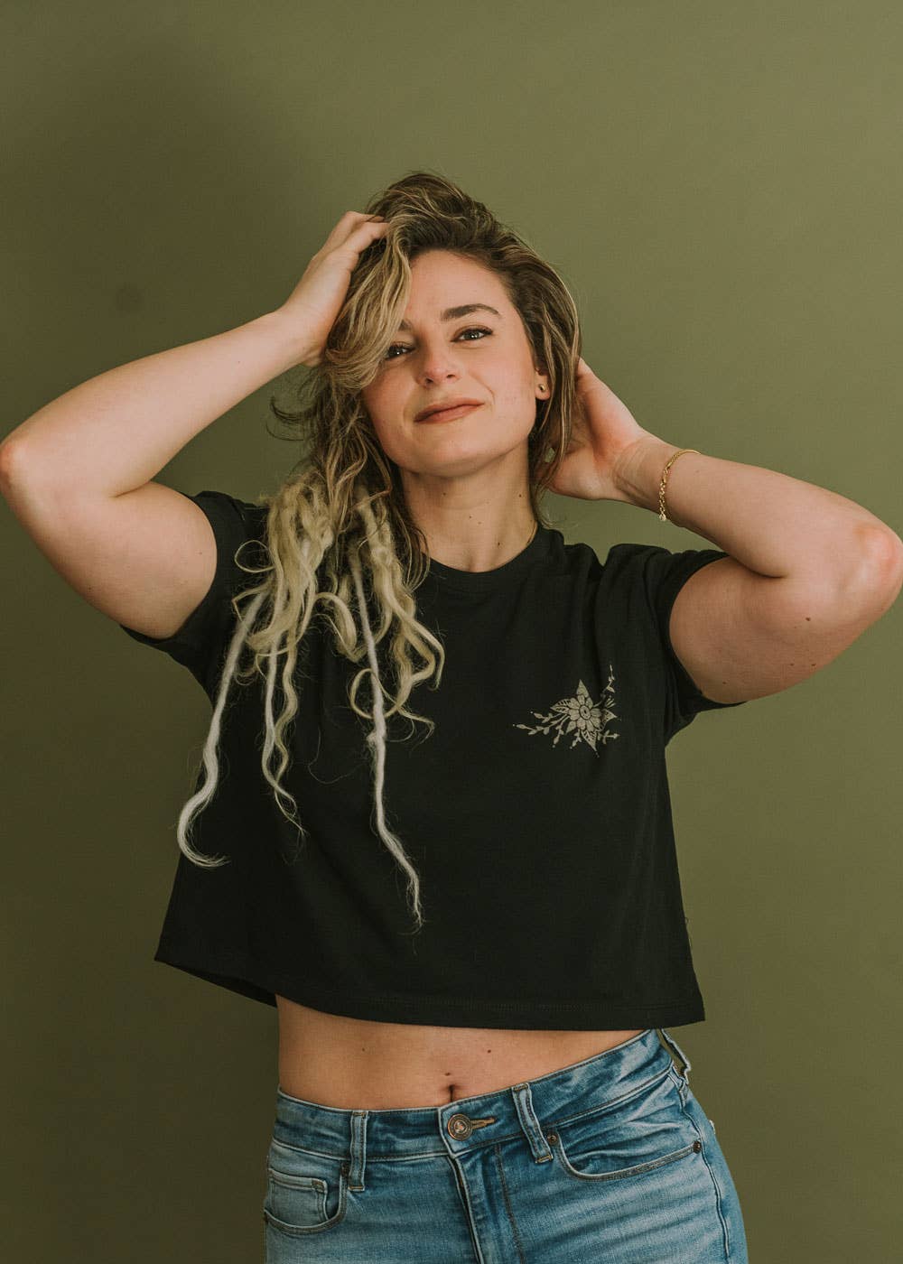 Simka Sol – wholesale T-shirts med screentryck – Dam – Vilda Babe Society - Vintaged Beskurna Tee1