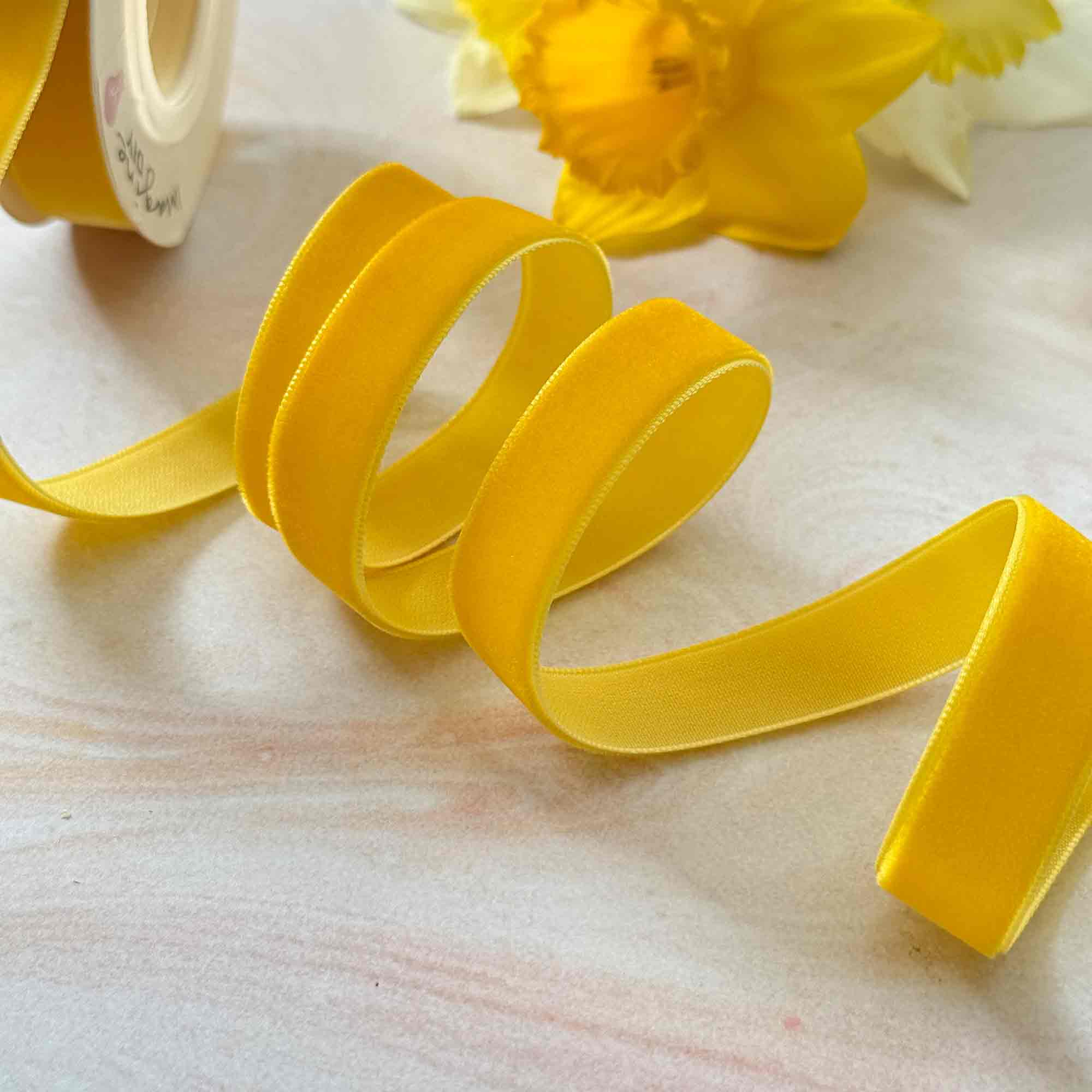 Imaginediy – Großhandel Band – Geschenke verpacken – Samtband in Senfgelb - Verschiedene Breiten | 3-Meter-Rolle3