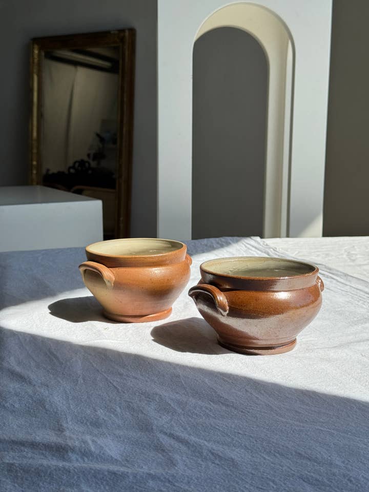 Two small handled bowls, onion soup type D12 H9 for wholesale by Office Objets