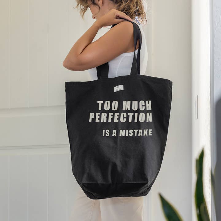 Too Much Perfection Is A Mistake - Bolsa de lona con bolsillo para venta al por mayor de DEV D + CO.