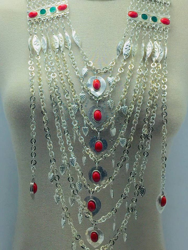 Collier à bretelles massif Kuchi en argent vintage et multicouche afghan pour la vente par vintarust