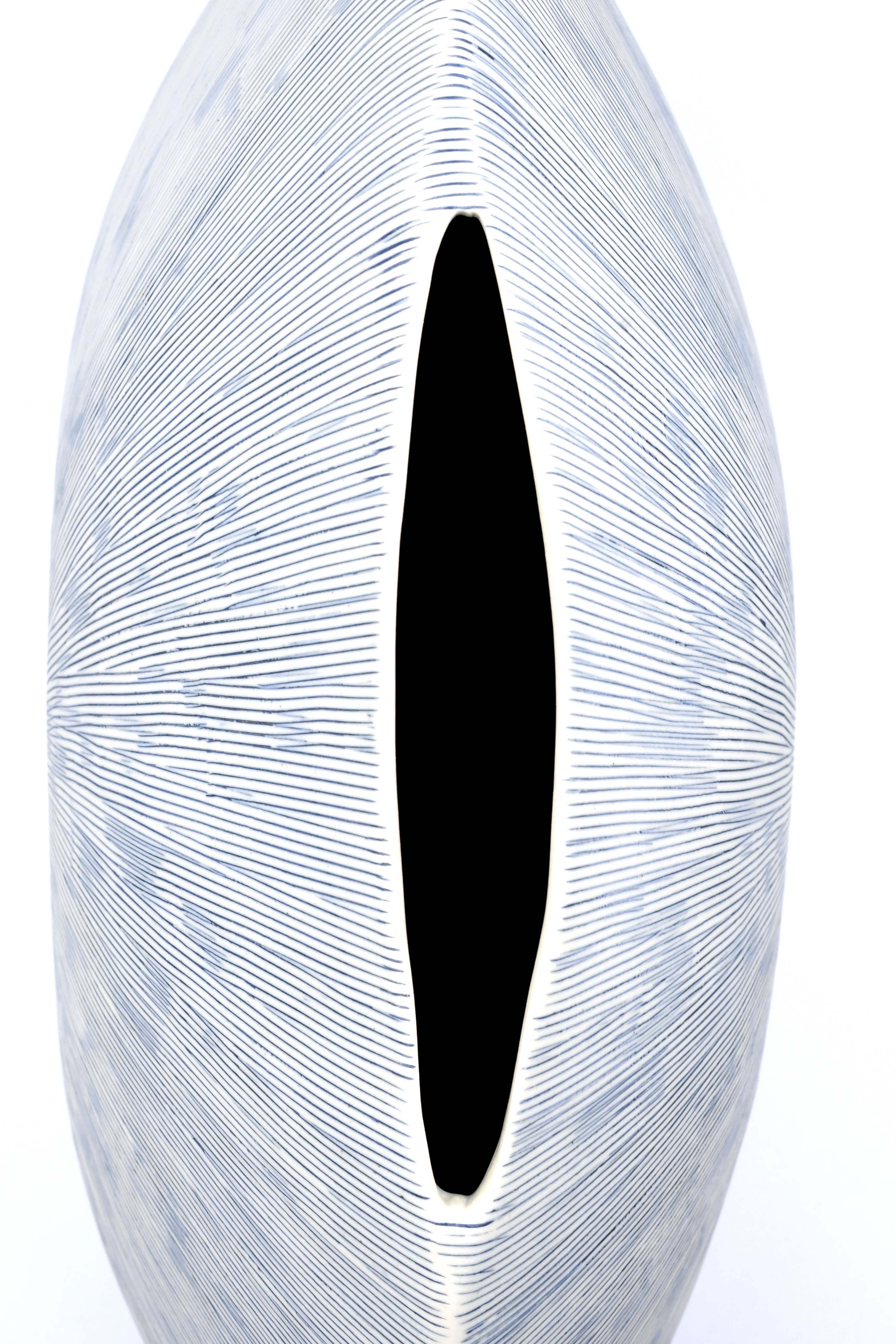 Art Floral Trading LLC – wholesale Vase – 1011W27 DIVA ROUND S-Handcrafted Porcelain Vase4