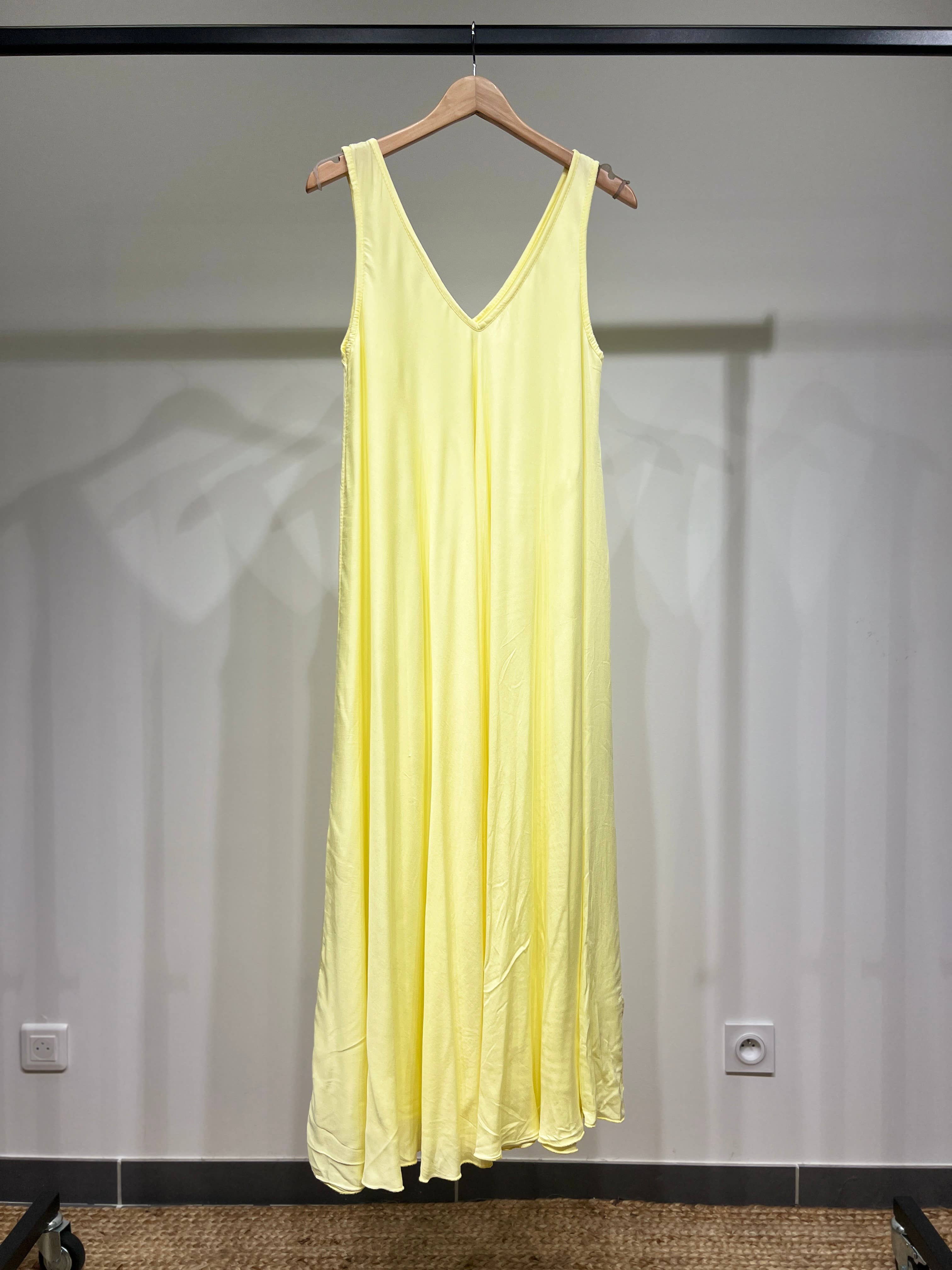 L'Emotion – Großhandel Kleid – Damen – Maxikleid mit V-Ausschnitt und breiten Trägern18