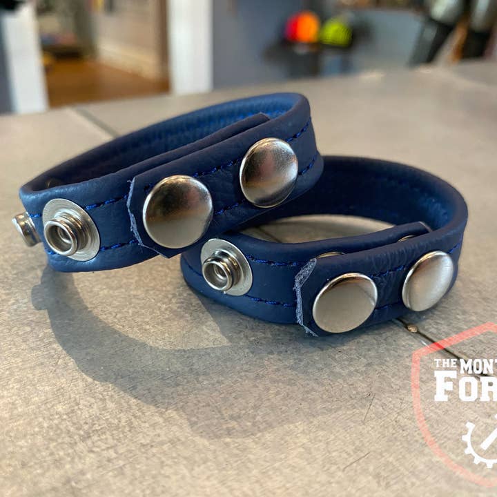 The Montrose Forge - Vendita all'ingrosso Sex toy - Anello a C in pelle sottile a 3 bottoni (disponibile in 11 colori)1