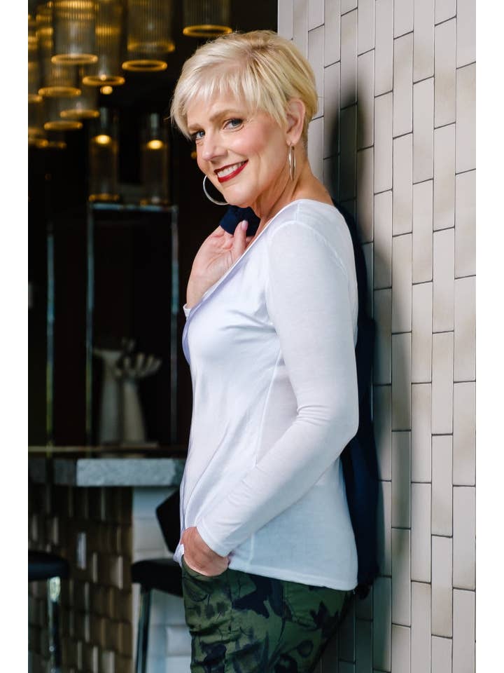 TINA Stephens Italy/Tees By Tina - Wholesale T-Shirt - Women's - Everly Viscose Sheen Top (BLS137)1