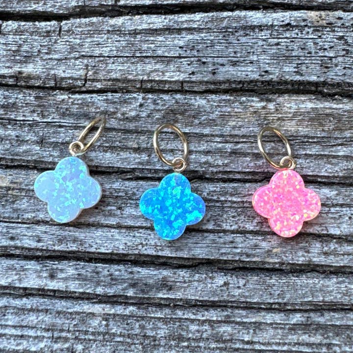 Mini Fleur De Lis Opales avec Bélière en Or 14k pour la vente par ILISSA MICHELE JEWELRY
