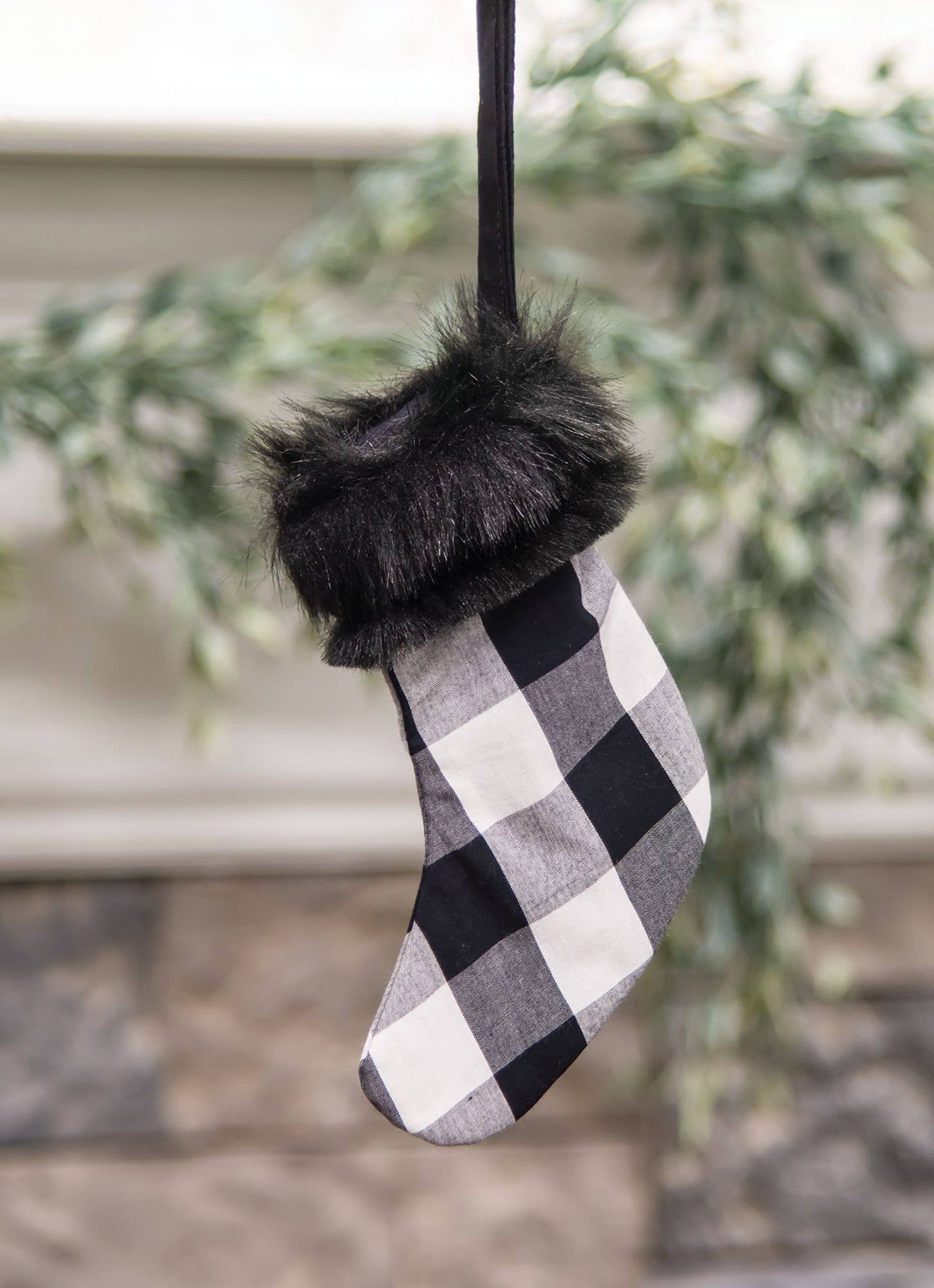 Col House Designs – Meias de época festiva por atacado – Ornamento de meia xadrez de búfalo branco e pele sintética1