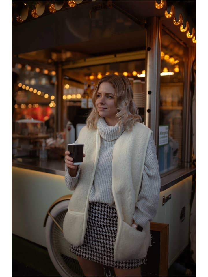 ONAIE - Wholesale Outerwear Vest - Women's - Milk Wool Gilet2