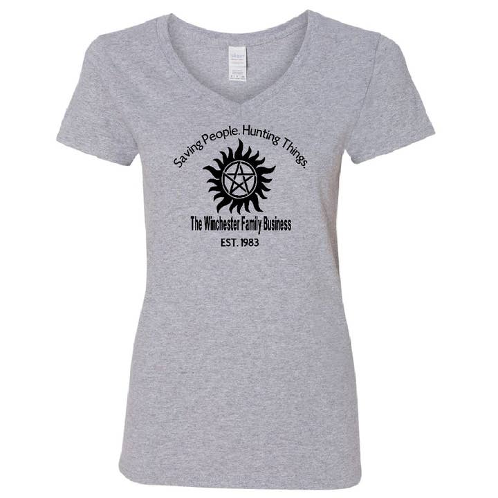 Camiseta de Cuello en V para Mujer de Supernatural Winchester Bros Horror Halloween Metafísico para venta al por mayor de Witchcrafted in MI