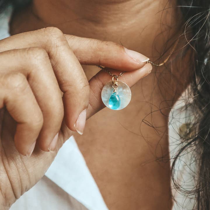 Bali Soul - Wholesale Pendant/charm necklace - Ocean Breeze Glass Teardrop Akoya Shell Gold Necklace2